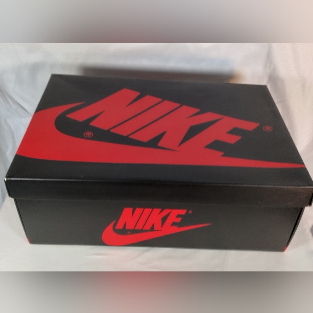 Air Jordan 1 Retro High OG Summit White Clay Green Black Nike replacement box